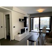 Apartamento con jardín en primera linea de playa con parking y piscina