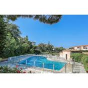 Apt in residence with pool Tennis court