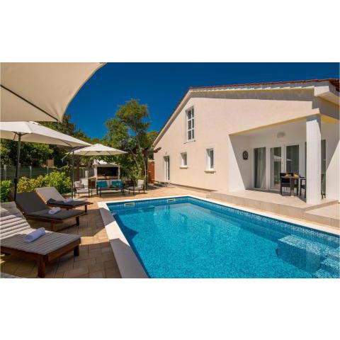 Beautiful home in Kras with 3 Bedrooms, WiFi and Outdoor swimming pool