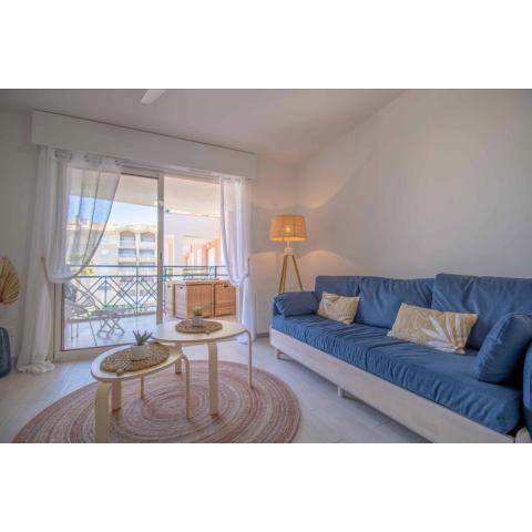 Bright Apt Of 32 M Renovated Near Town