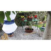 Cozy Studio with access to garden/terrace; peaceful area 2.2 km from the town