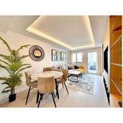 Halo - Artistic Beachside Apartment With Balcony and Pool