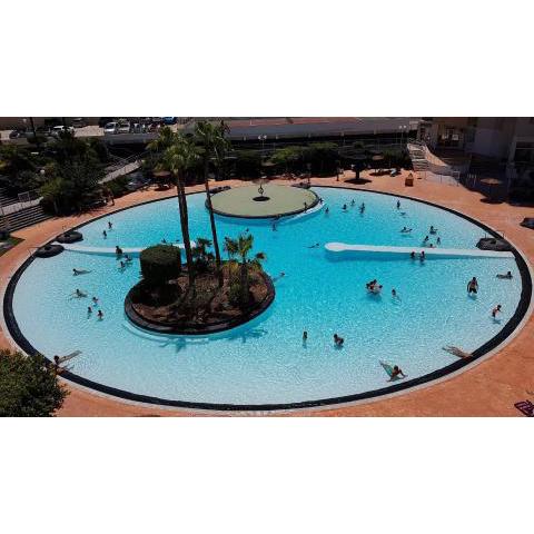 Ideal familias en urbanización de lujo a 600m de la playa Levante con Wifi, AC y Parking
