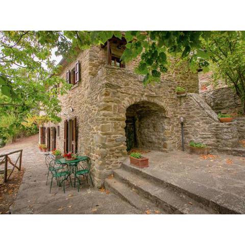 Idyllic Villa in Cortona with Swimming Pool