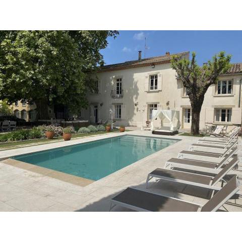 Luxurious and spacious Maison de maître with swimming pool, village center