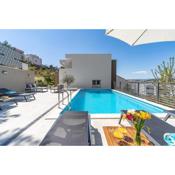 New - Villa Nina with private 32 sqm heated pool, 5 bedrooms, fun zone, 850m from the beach