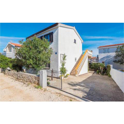 Nice apartment in Vir w/ 2 Bedrooms