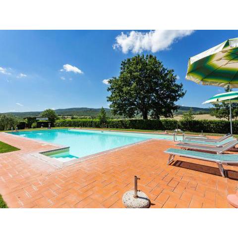 Scenic Apartment in Casole d Elsa with Pool