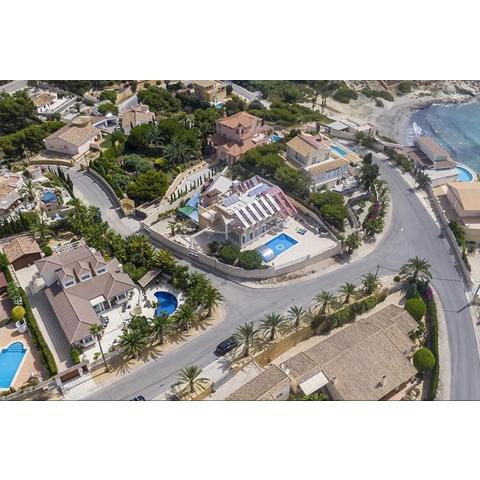 Very Luxurious Seaside Villa With Private Pool