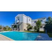 Villa Aylin 5-bed next to the sea