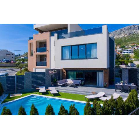 Villa Lumani ** Luxury residence near Split **